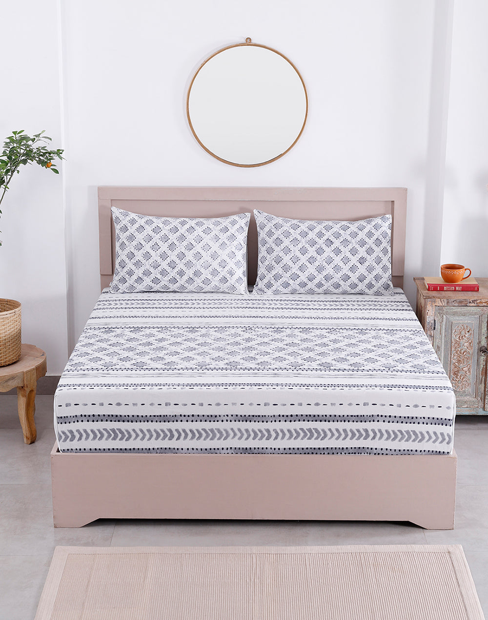 King Size - Geometric Print Cotton Bedsheet Set with 2 Pillow Covers
