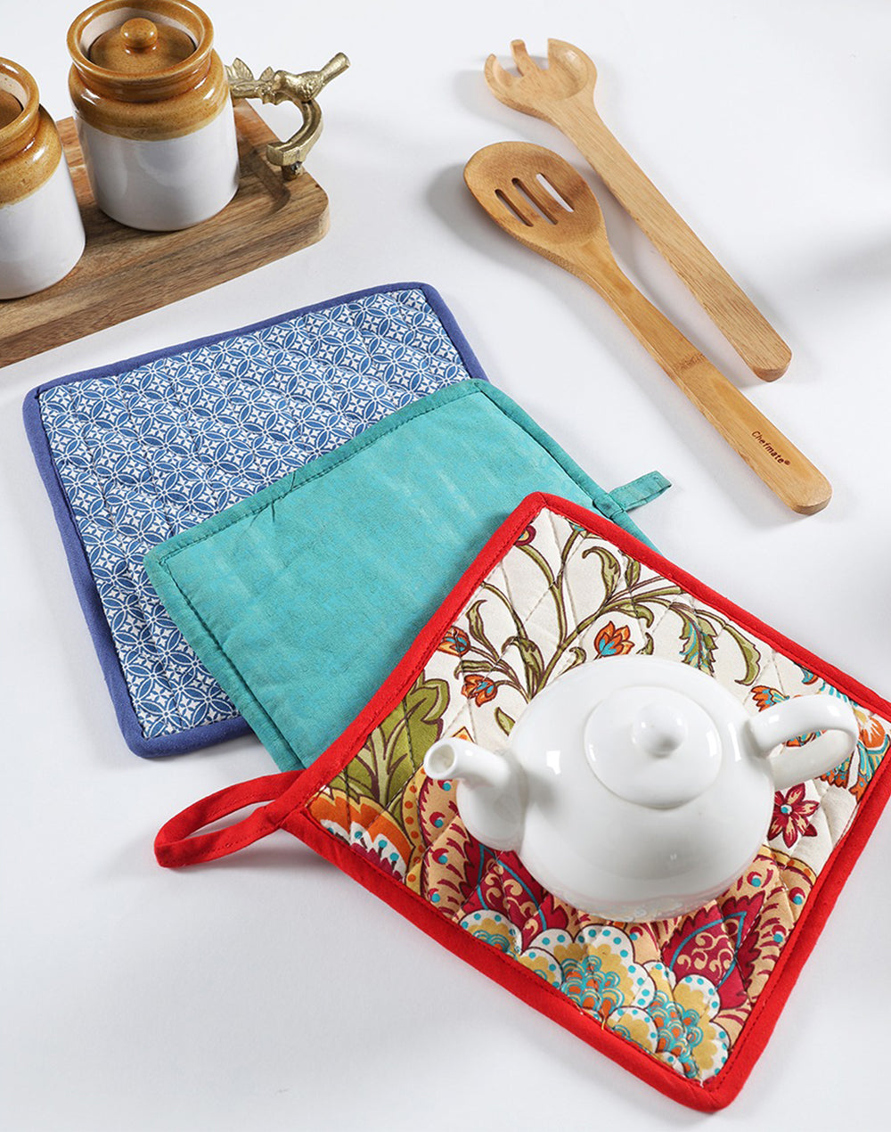 Multicolour Tea Pot Holder Set