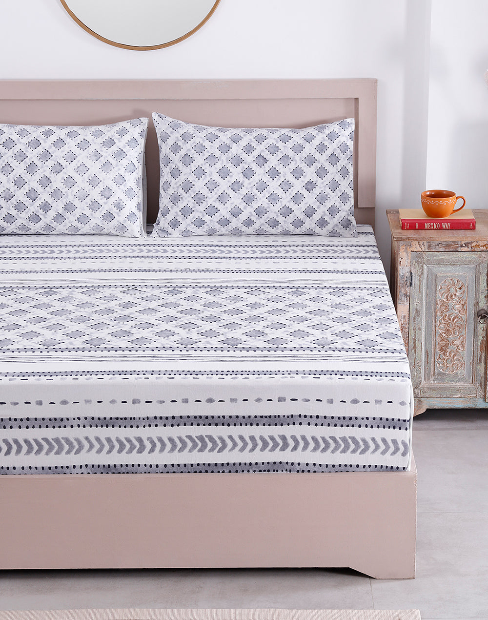 King Size - Geometric Print Cotton Bedsheet Set with 2 Pillow Covers