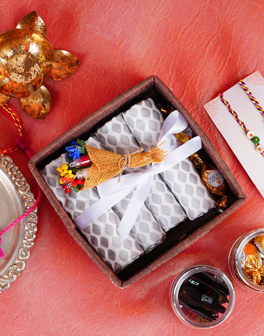 Rakhi Tray Hamper – 4 Napkin Set