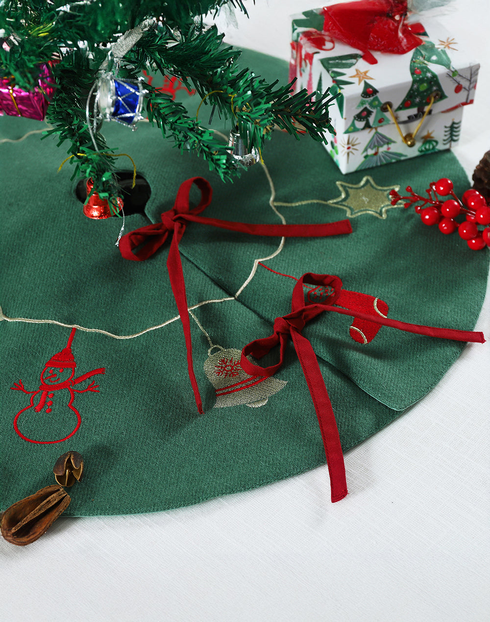 TREE SKIRT JINGLE BELL