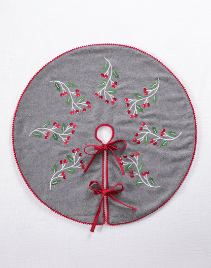 TREE SKIRT BERRY LEAVES