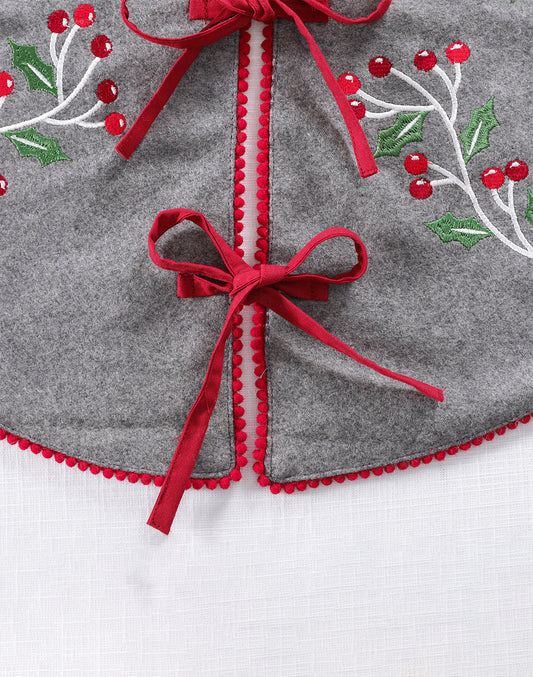 TREE SKIRT BERRY LEAVES