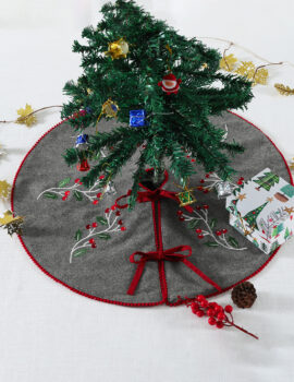 Red On White Berry Leaves Felt 22 Inch Dia Tree Skirt