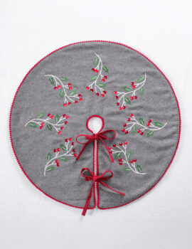 Red On White Berry Leaves Felt 22 Inch Dia Tree Skirt